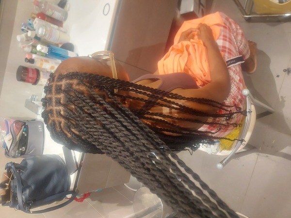 salon de coiffure afro tresse tresses box braids crochet braids vanilles tissages paris 75 77 78 91 92 93 94 95 MOMFYARU