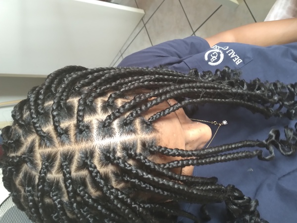 salon de coiffure afro tresse tresses box braids crochet braids vanilles tissages paris 75 77 78 91 92 93 94 95 MFUMCUXA